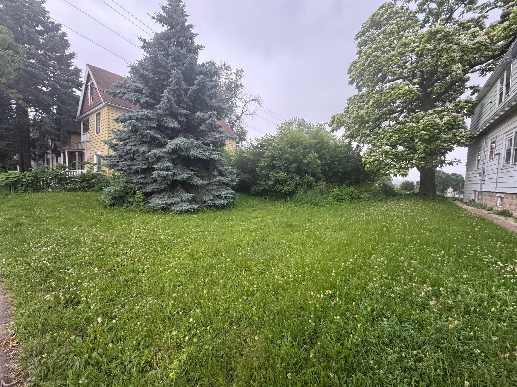 323 North 36th Street Milwaukee, WI 53208 - Photo 3 of 4 323 N 36th St 2