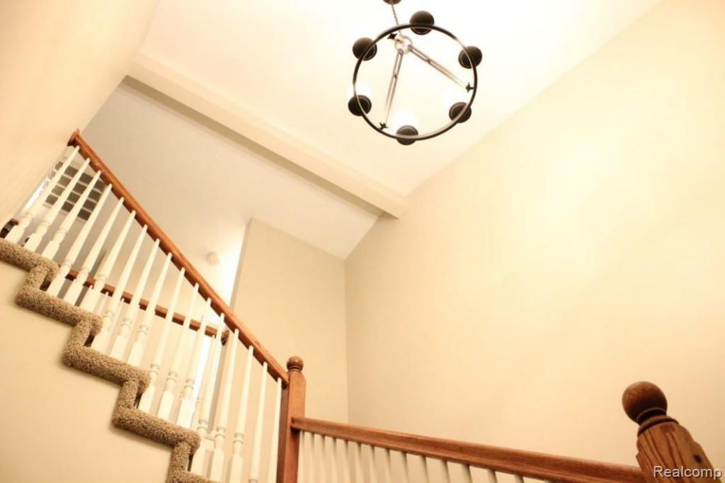 3719 Oakmonte Boulevard Rochester, MI 48306 - Photo 5 of 32 IMG_0770.jpg