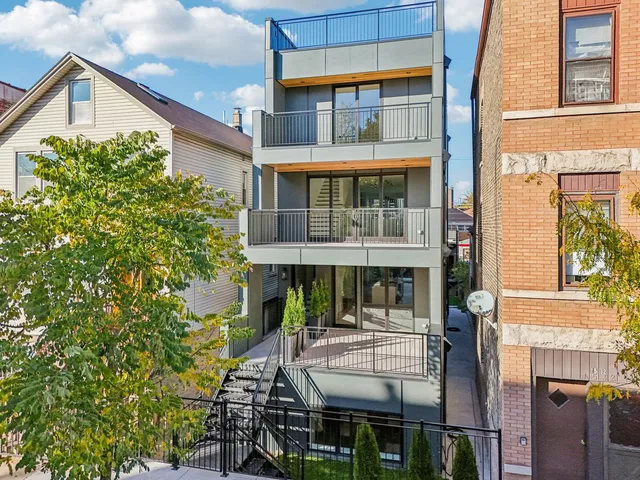 $1,199,000 | 1536 West Chestnut Street, Unit B, Chicago, IL 60642