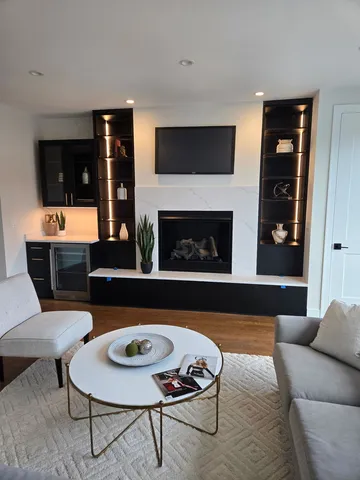 $1,199,000 | 1536 West Chestnut Street, Unit B, Chicago, IL 60642