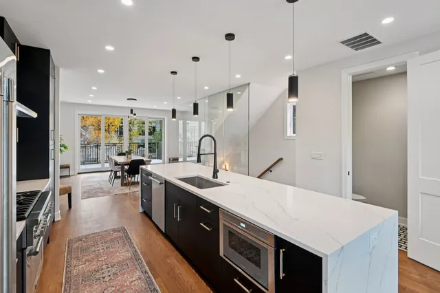 $1,199,000 | 1536 West Chestnut Street, Unit B, Chicago, IL 60642