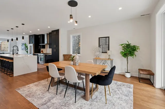 $1,199,000 | 1536 West Chestnut Street, Unit B, Chicago, IL 60642