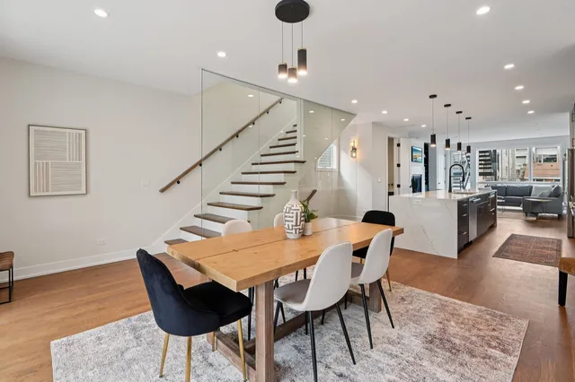 $1,199,000 | 1536 West Chestnut Street, Unit B, Chicago, IL 60642