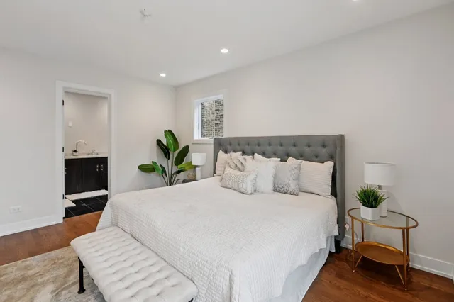 $1,199,000 | 1536 West Chestnut Street, Unit B, Chicago, IL 60642