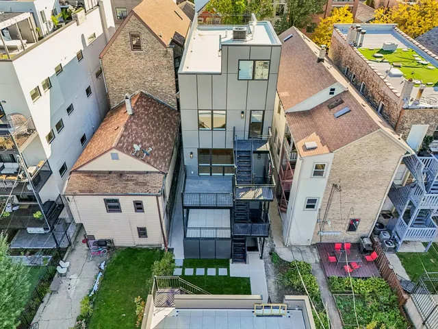 $1,199,000 | 1536 West Chestnut Street, Unit B, Chicago, IL 60642