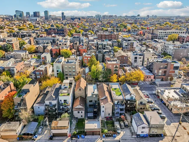 $1,199,000 | 1536 West Chestnut Street, Unit B, Chicago, IL 60642