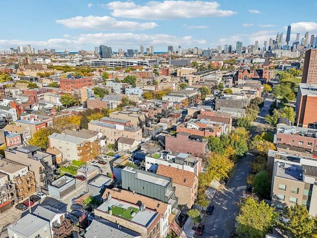 $1,199,000 | 1536 West Chestnut Street, Unit B, Chicago, IL 60642