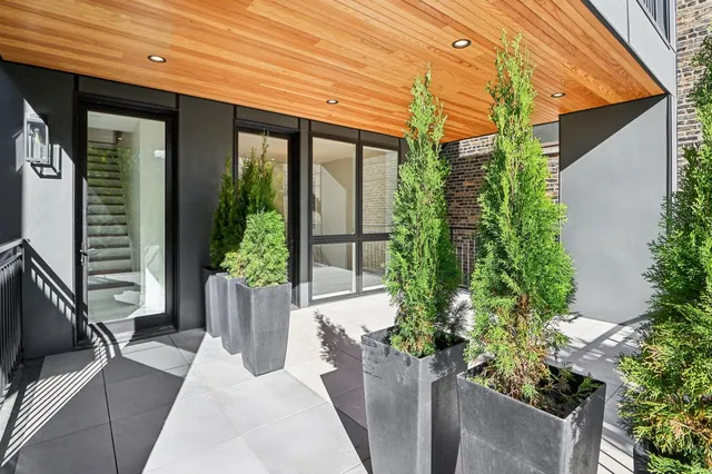 $1,199,000 | 1536 West Chestnut Street, Unit B, Chicago, IL 60642