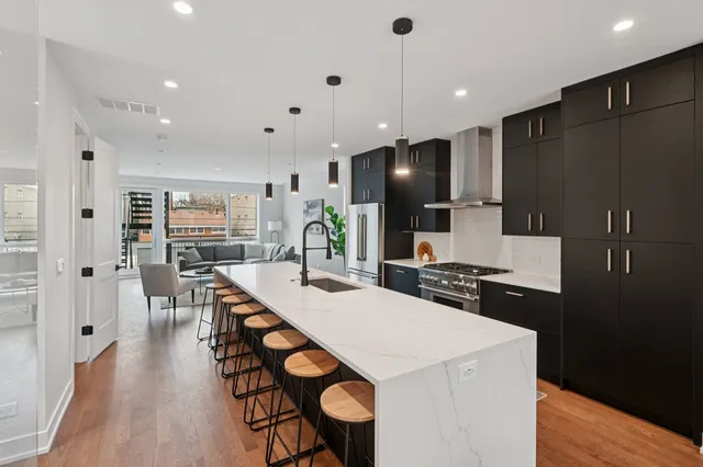 $1,199,000 | 1536 West Chestnut Street, Unit B, Chicago, IL 60642