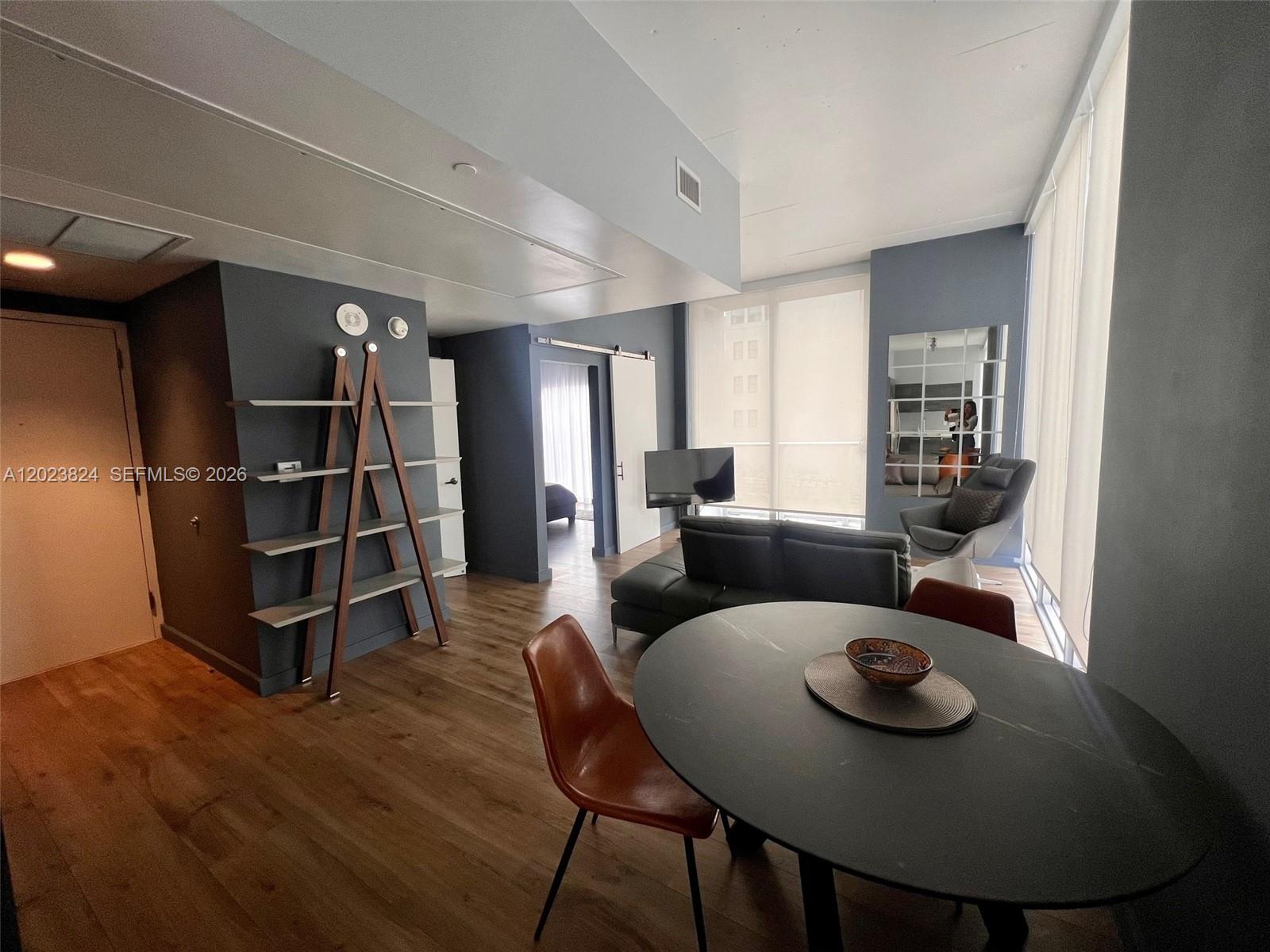 151 Southeast 1st Street, Unit 810 Miami, FL 33131 - Photo 3 of 19