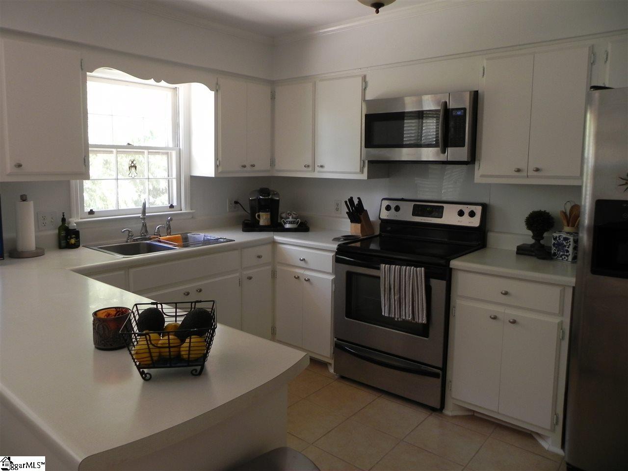 208 Brooks Road Mauldin, SC 29662 - Photo 12 of 29