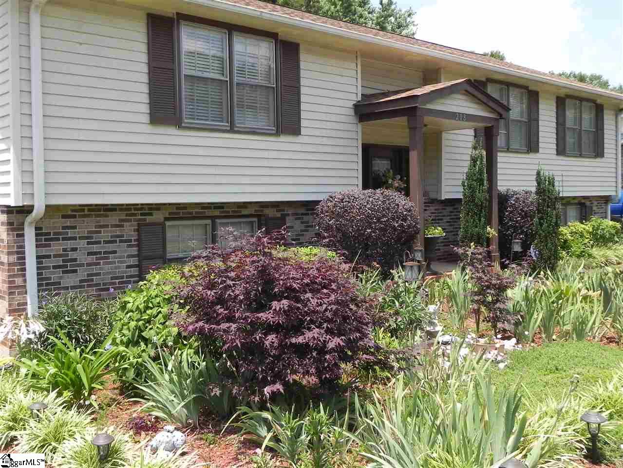 208 Brooks Road Mauldin, SC 29662 - Photo 3 of 29