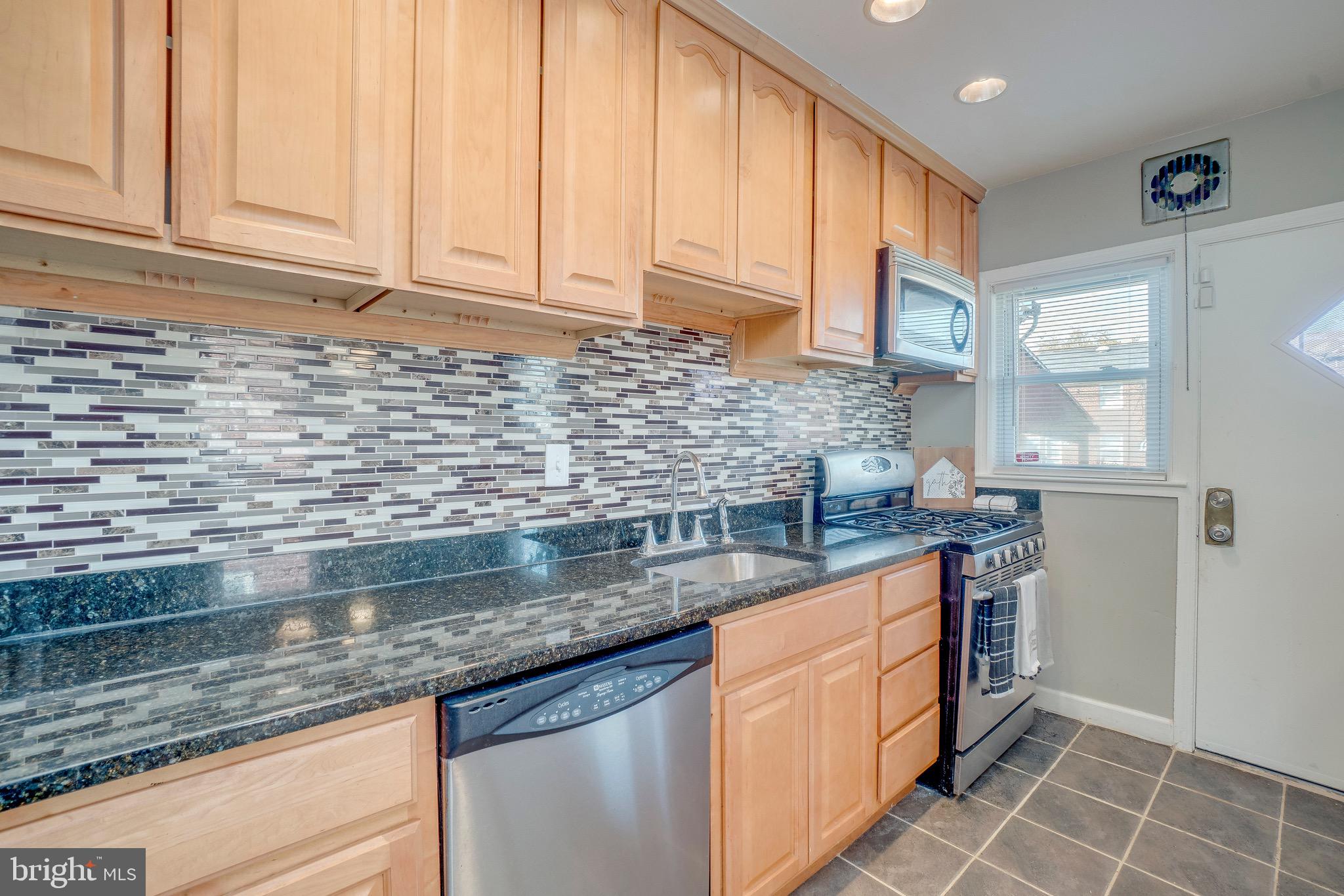 1330 Stonewood Road Baltimore, MD 21239 - Photo 13 of 38