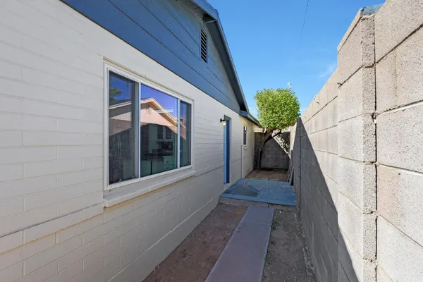 $2,700 | 7031 East Loma Land Drive, Scottsdale, AZ 85257
