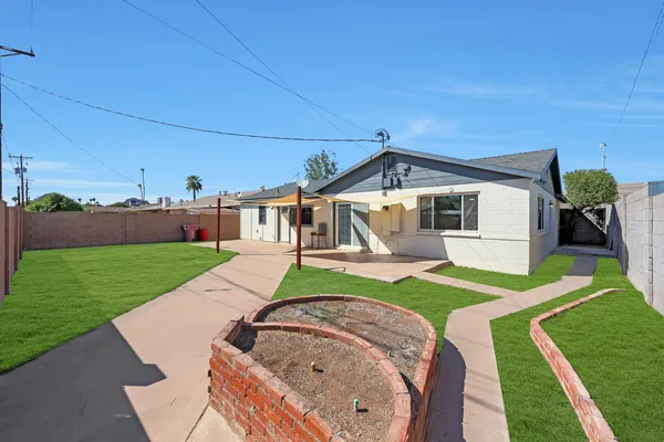 $2,700 | 7031 East Loma Land Drive, Scottsdale, AZ 85257