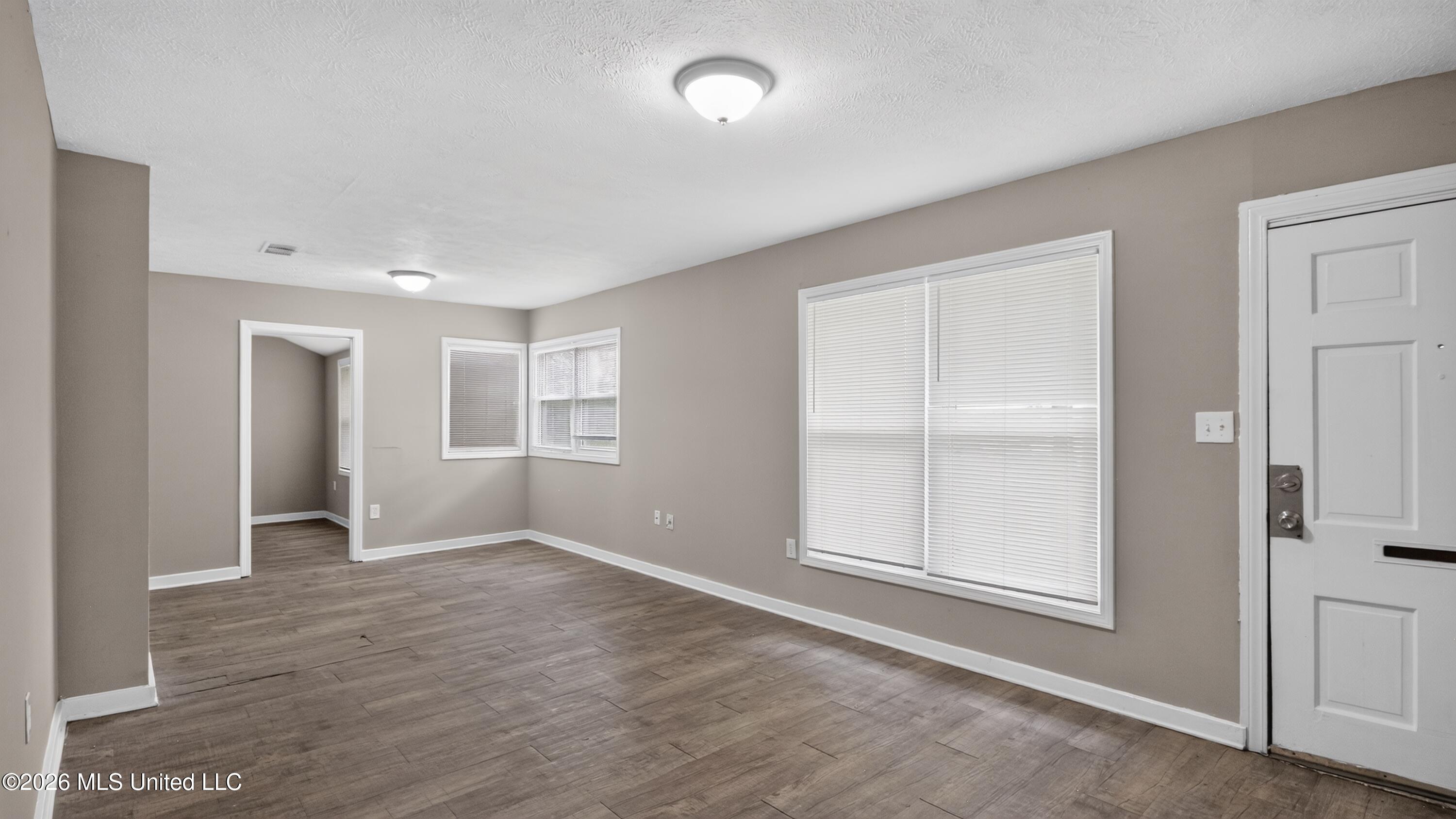 609 Launcelot Road Jackson, MS 39206 - Photo 6 of 30 09_609_Launcelot_Rd-Living_room-0396