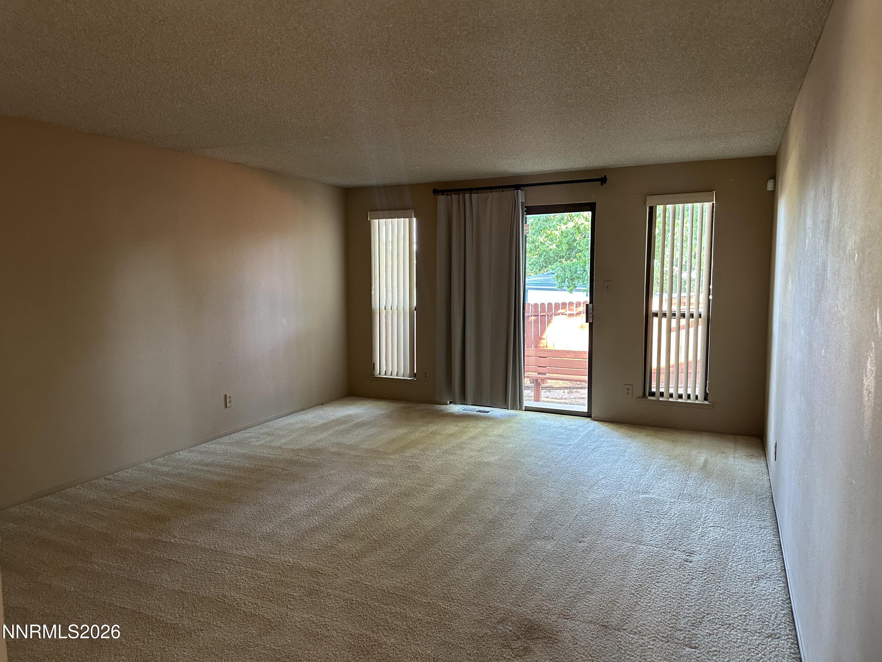 1500 Ellendale Court Reno, NV 89503 - Photo 5 of 25 Living Room
