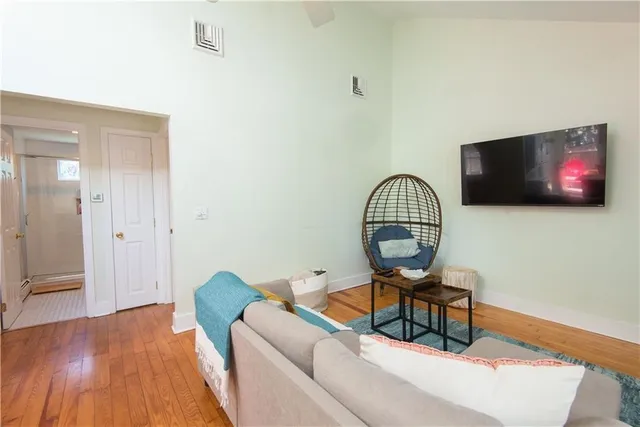 $2,300 | 393 Aquidneck Avenue, Middletown, RI 02842