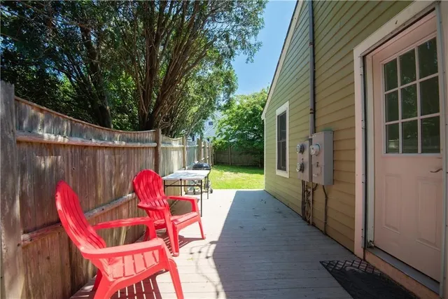 $2,300 | 393 Aquidneck Avenue, Middletown, RI 02842