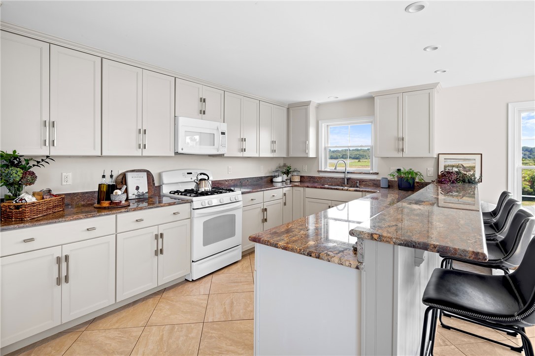 60 Philip Avenue Tiverton, RI 02878 - Photo 9 of 35