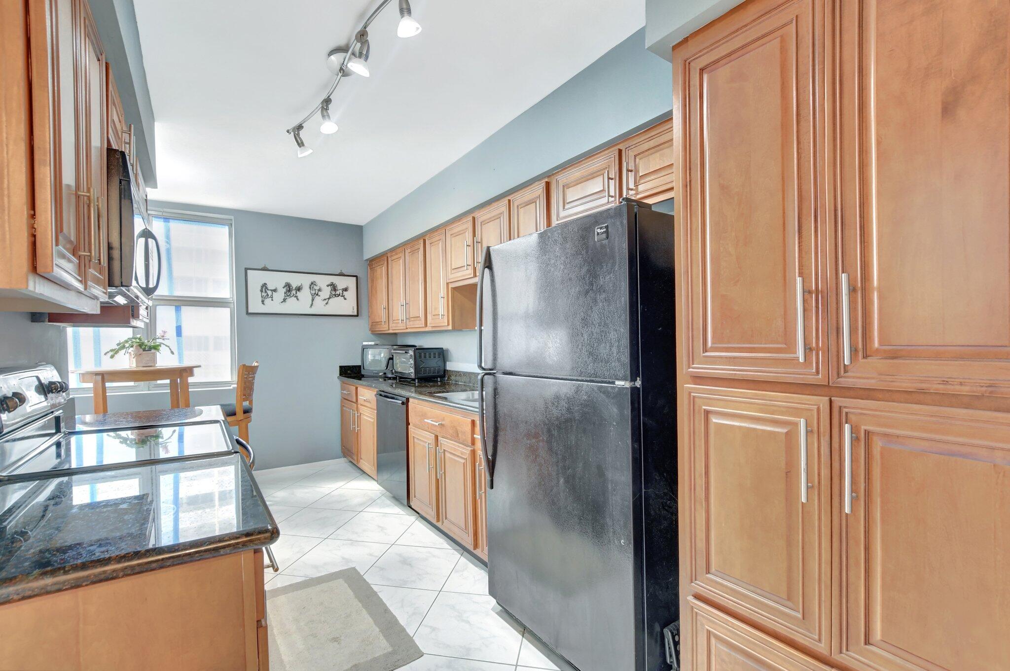 1180 South Ocean Boulevard, Unit 2E Boca Raton, FL 33432 - Photo 9 of 58 8-web-or-mls-DSC_1176