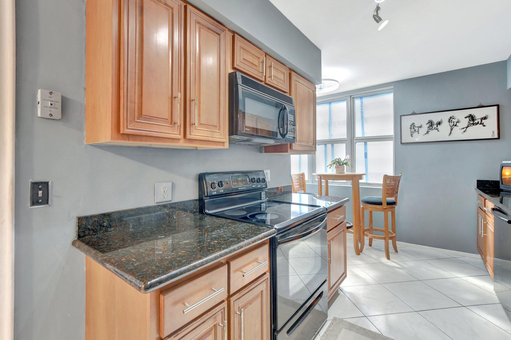 1180 South Ocean Boulevard, Unit 2E Boca Raton, FL 33432 - Photo 10 of 58 9-web-or-mls-DSC_1181