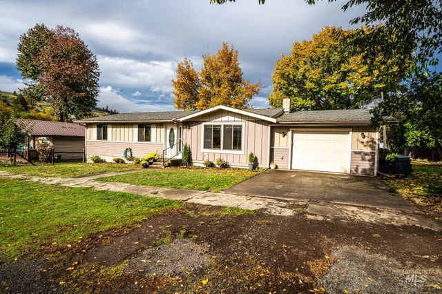 $310,000 | 814 8th Street, Kamiah, ID 83536