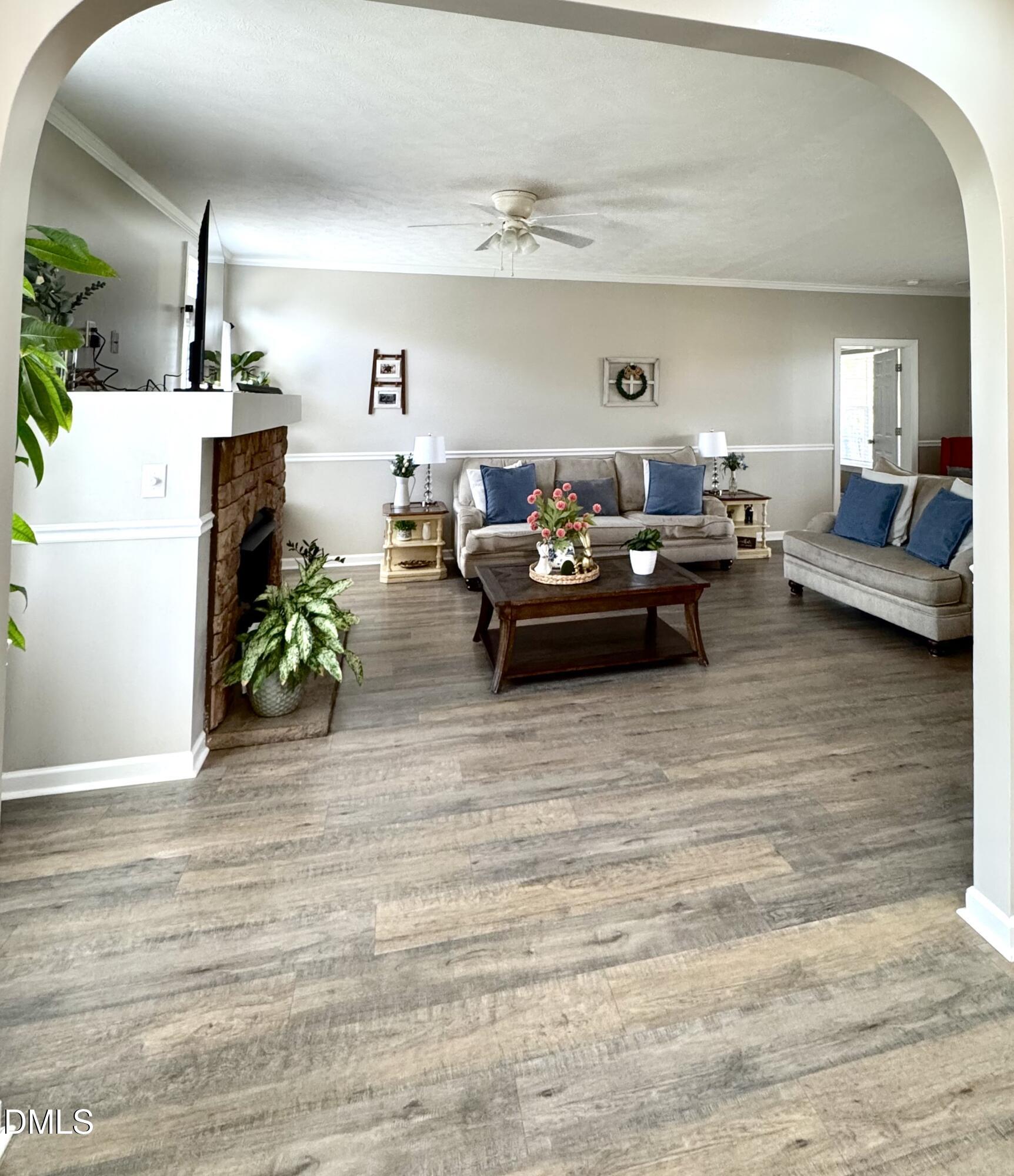 640 Tart Town Road Dunn, NC 28334 - Photo 7 of 71 Family Room 1