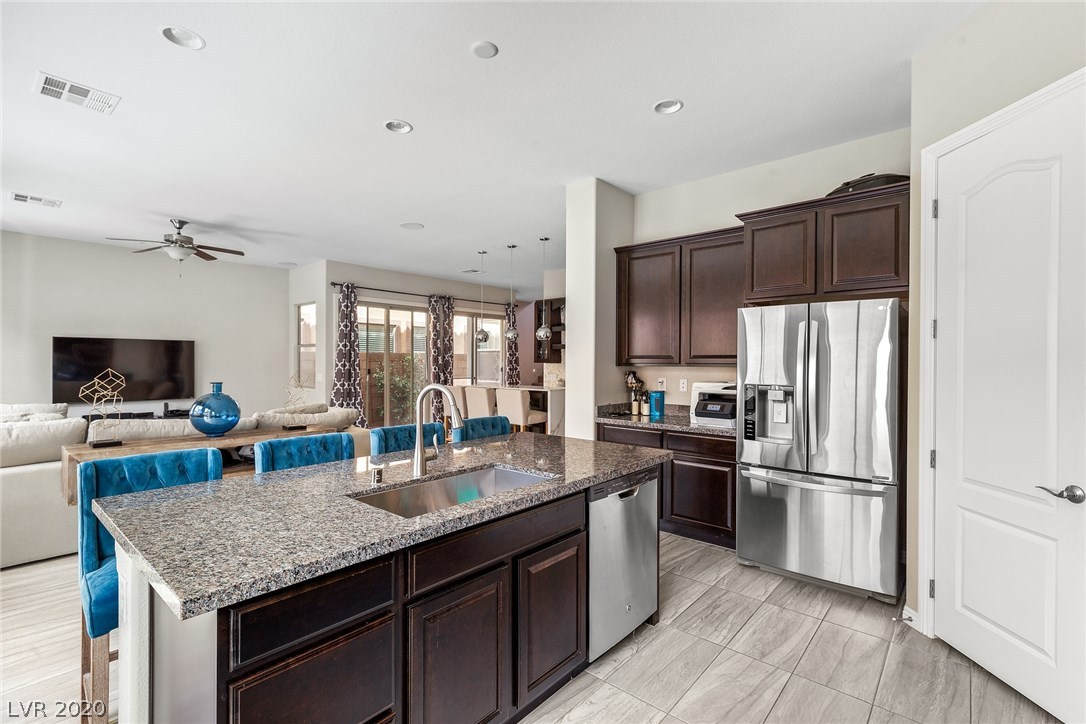 73 Einstein Ridge Way Las Vegas, NV 89183 - Photo 8 of 31 Gallery Image 8