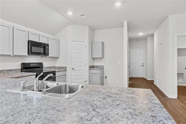 $336,320 | 452 Rock Creek Drive, Tonganoxie, KS 66086