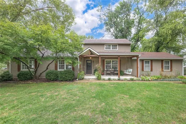 $700,000 | 7540 West 197th Street, Stilwell, KS 66085