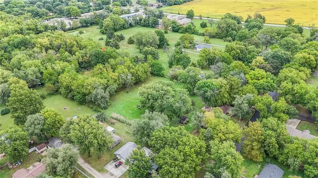 $700,000 | 7540 West 197th Street, Stilwell, KS 66085