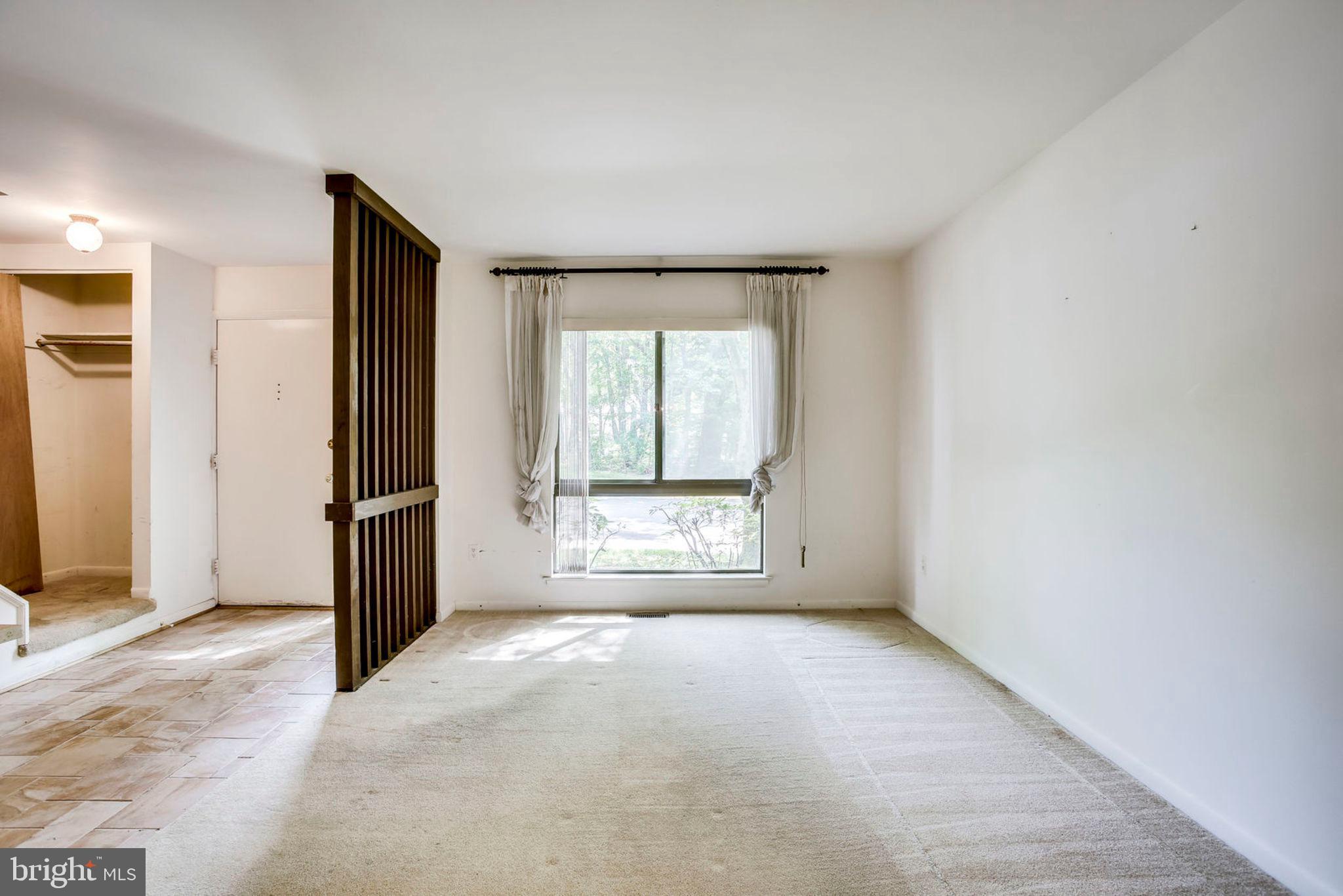 11904 Barrel Cooper Court Reston, VA 20191 - Photo 4 of 47 Living room
