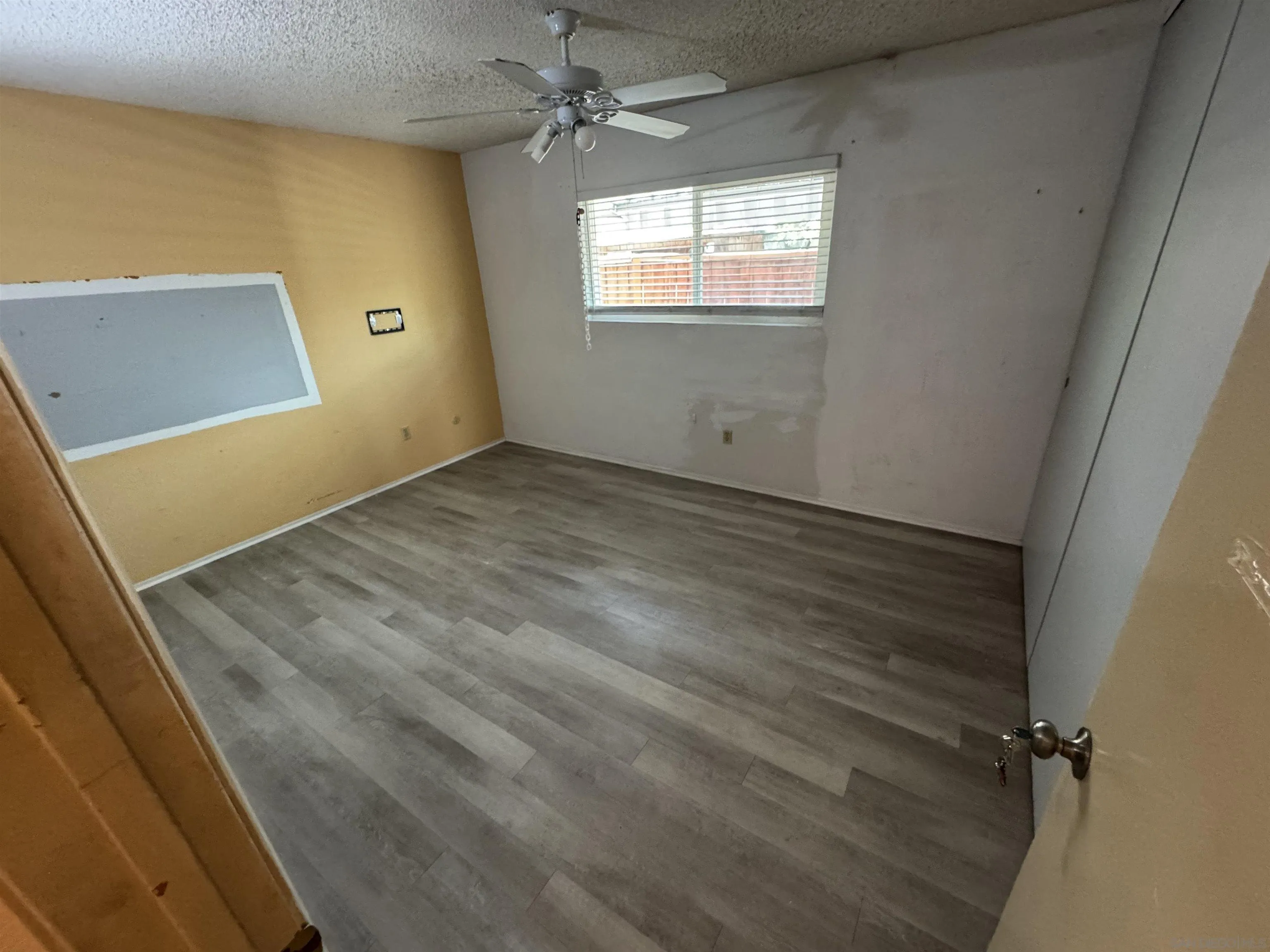 10490 Stanfield Circle San Diego, CA 92126 - Photo 15 of 21 an empty room with windows