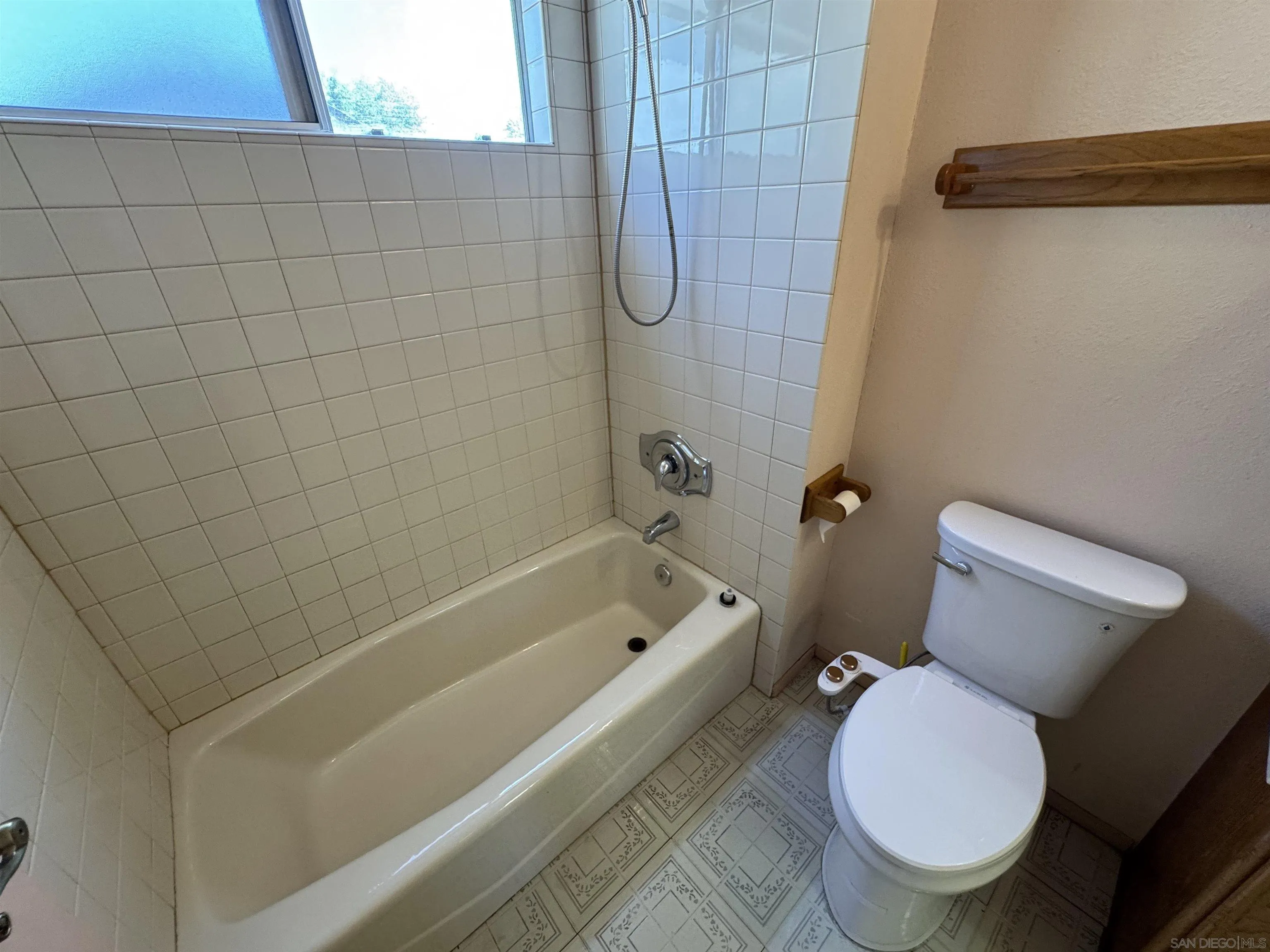 10490 Stanfield Circle San Diego, CA 92126 - Photo 9 of 21 a bathroom with a toilet and a bathtub