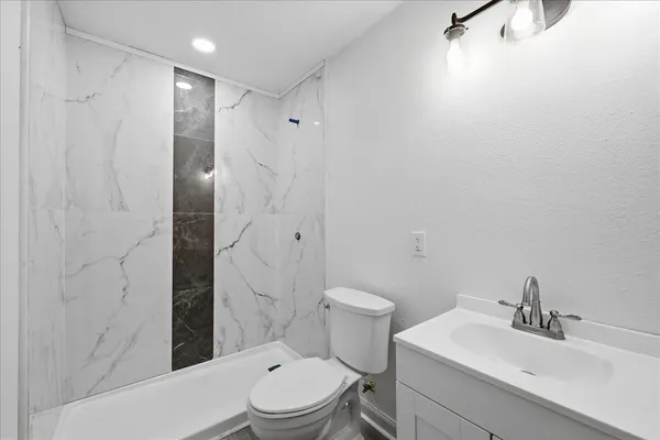 $2,250 | 519 South 13th Street, Nederland, TX 77627