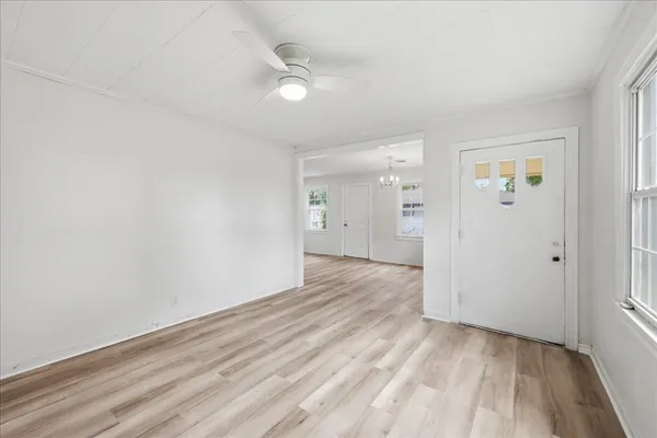 $2,250 | 519 South 13th Street, Nederland, TX 77627