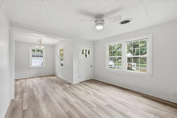 $2,250 | 519 South 13th Street, Nederland, TX 77627