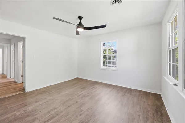 $2,250 | 519 South 13th Street, Nederland, TX 77627