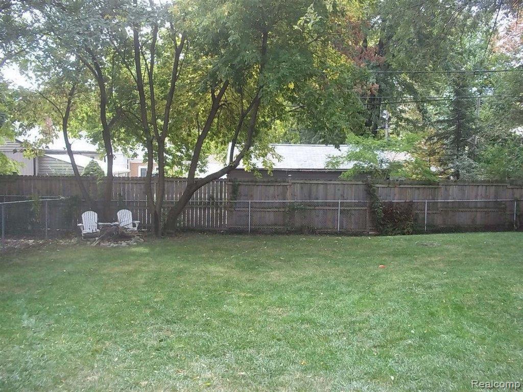 415 West Maple Road Clawson, MI 48017 - Photo 9 of 11 View to Rear.jpg