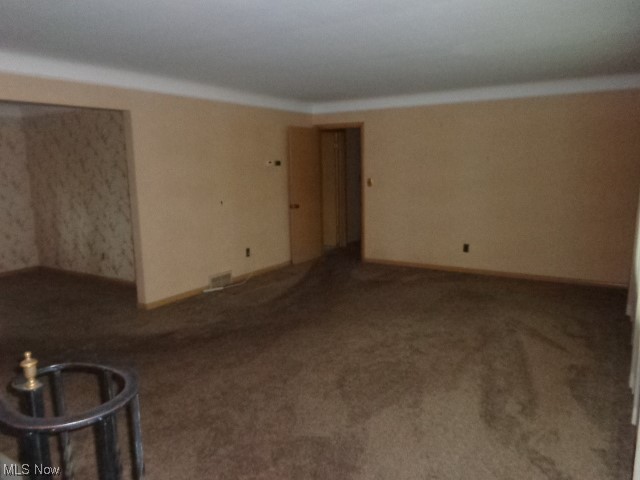 6351 Manchester Road Parma, OH 44129 - Photo 5 of 25 Living Room