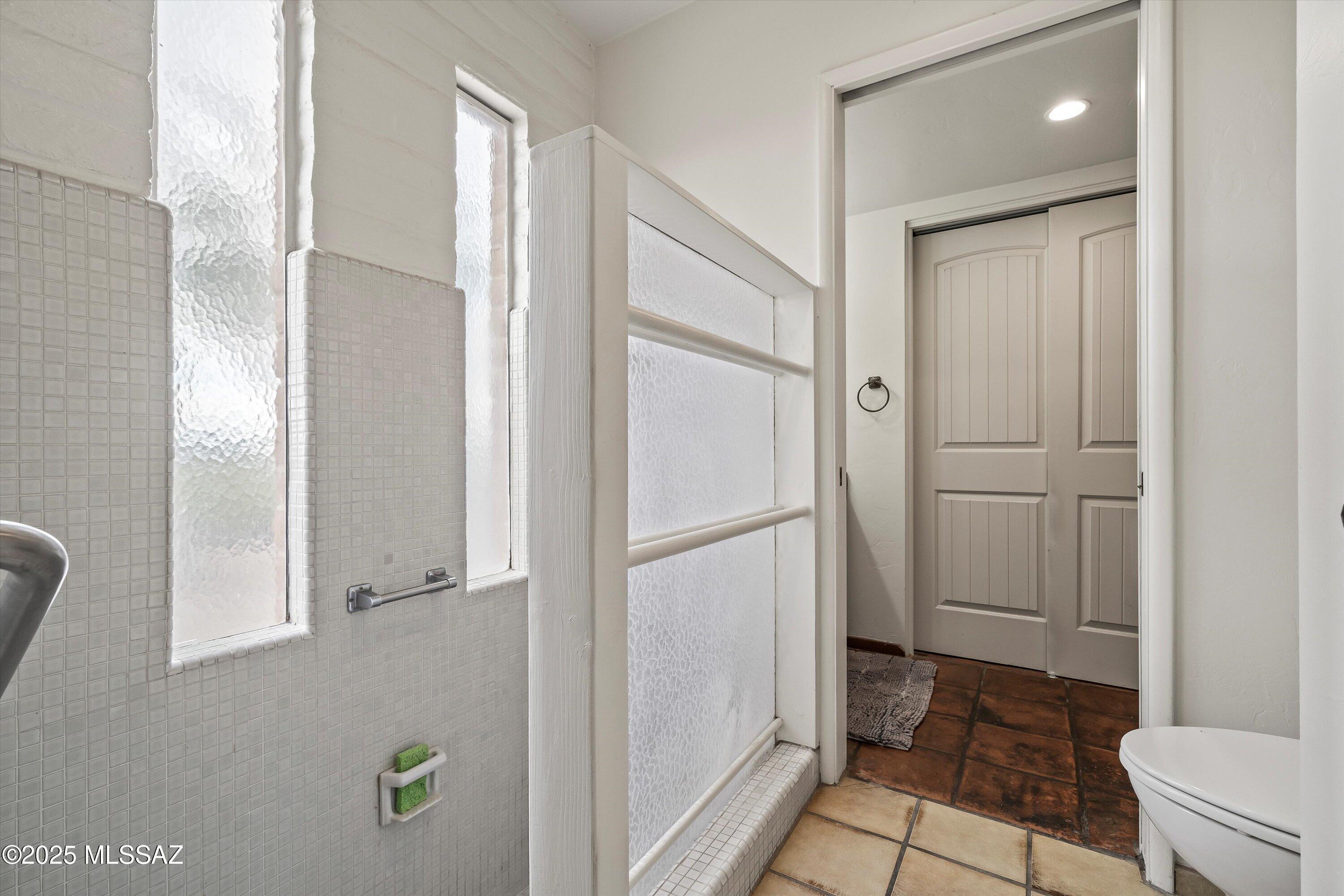 1601 West Sunset Road Tucson, AZ 85704 - Photo 21 of 47 21-Primary Bathroom