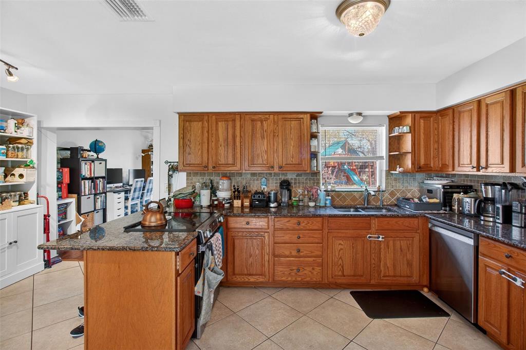 10427 124th Terrace Largo, FL 33773 - Photo 9 of 27