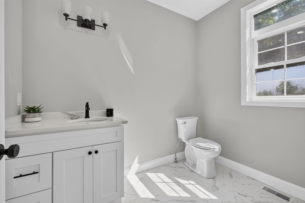 44 Grandview Road Reading, MA 01867 - Photo 10 of 34 Gallery Image 10