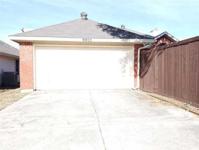 a view of back yard of the house