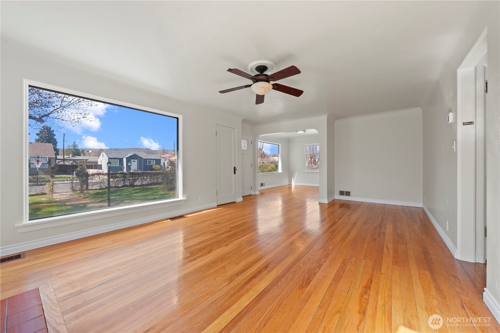 222 D Street Southwest Ephrata, WA 98823 - Photo 11 of 40 a view of empty room with wooden floor