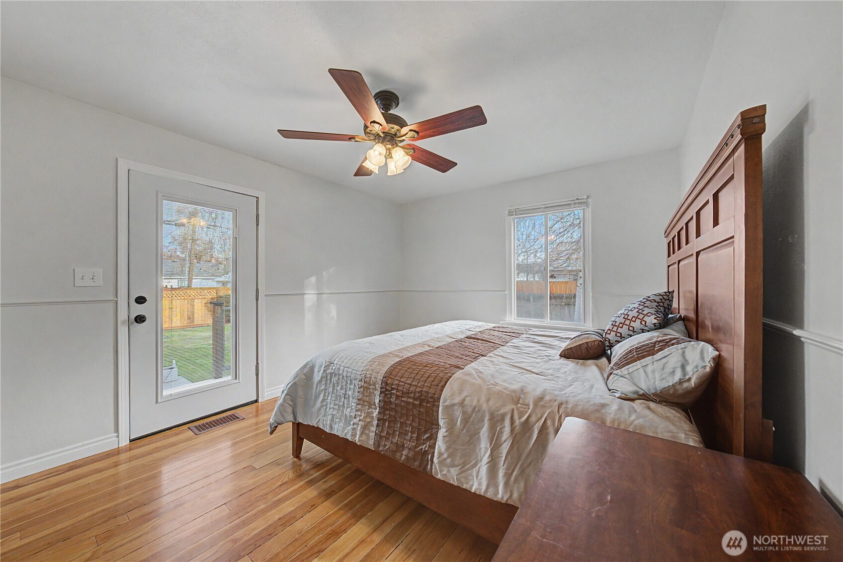 222 D Street Southwest Ephrata, WA 98823 - Photo 23 of 40 a bedroom with a bed and a window