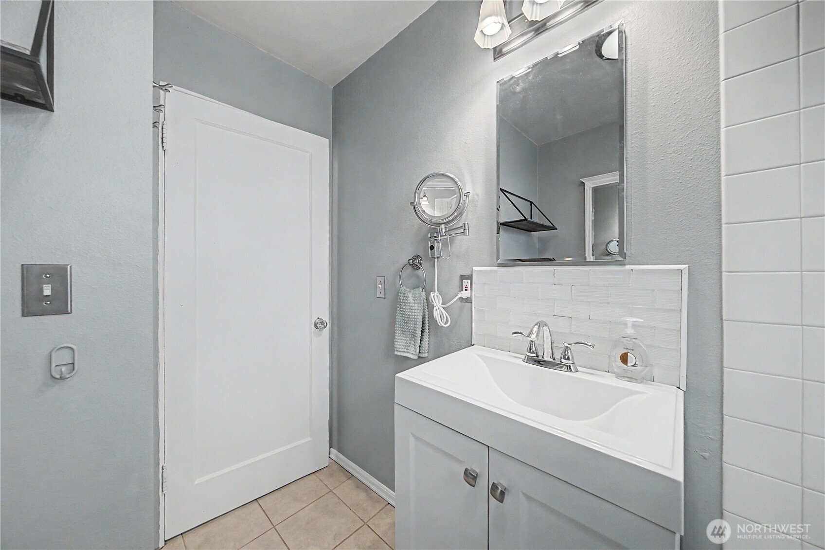 222 D Street Southwest Ephrata, WA 98823 - Photo 26 of 40 a bathroom with a sink and a mirror