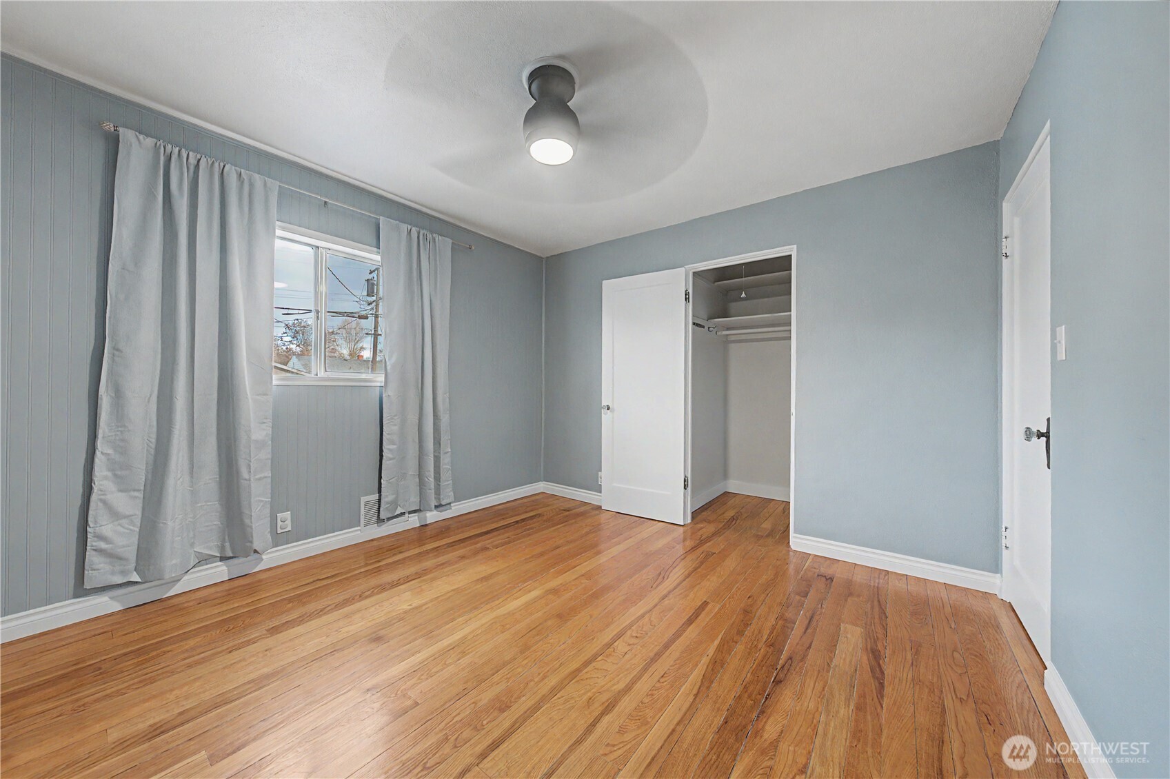 222 D Street Southwest Ephrata, WA 98823 - Photo 27 of 40 a view of empty room with wooden floor and fan