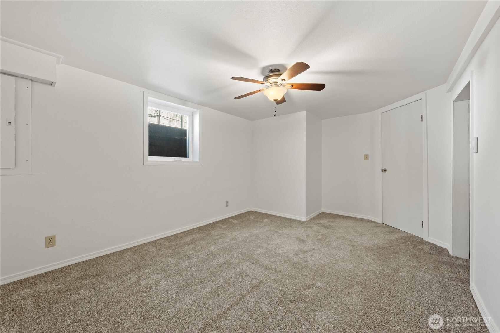 222 D Street Southwest Ephrata, WA 98823 - Photo 32 of 40 a view of an empty room with a window